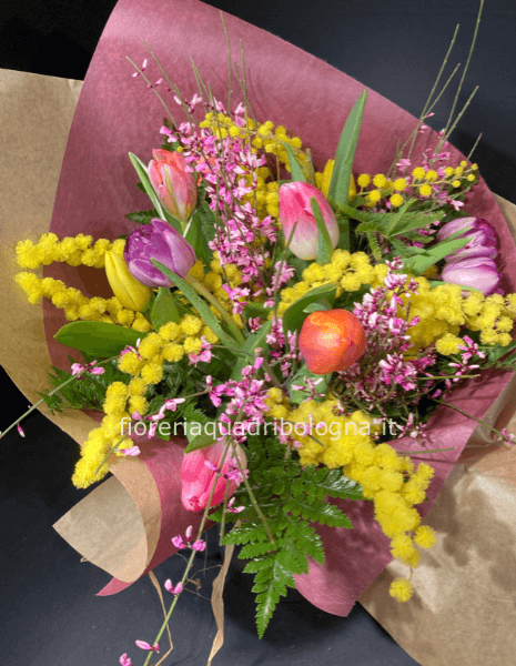 Bouquet tulipani e mimosa 