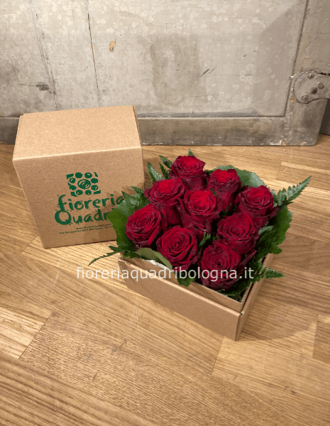 BOX MEDIO  ROSE ROSSE CON COPERCHIO